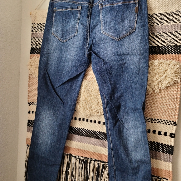 Women's stretch and distress denim - Picture 3 of 4